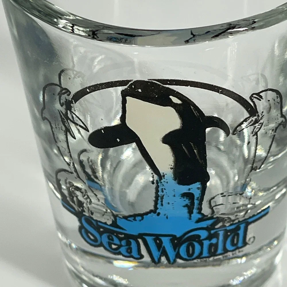 Vintage 1985 SeaWorld Shamu Orca Dolphin Shot Glass Souvenir Clear Barware